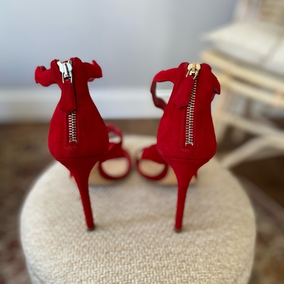 Gorgeous Red triple strap Prada pump - Picture 6 of 8